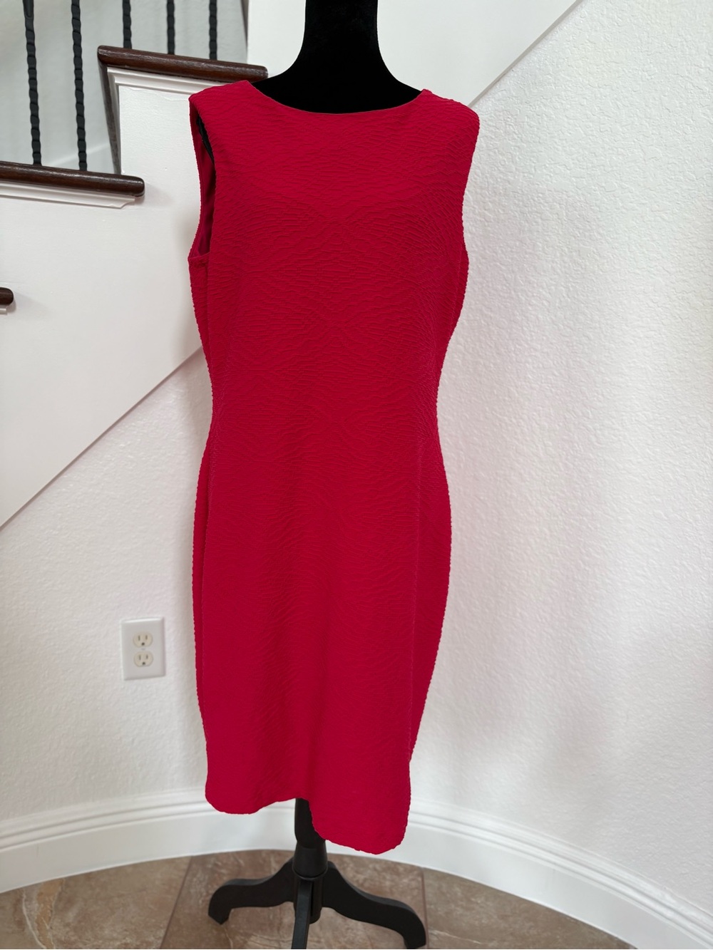 Classic Sleeveless Red Sheath Dress